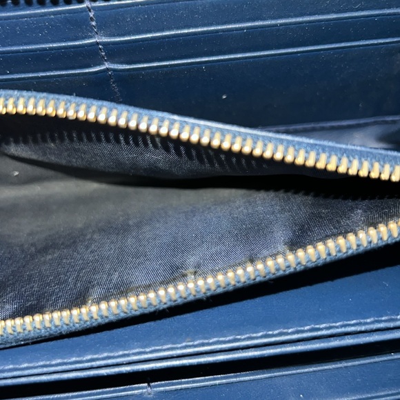 Authentic large Prada Vitello Move full zipper navy leather wallet - Picture 11 of 13